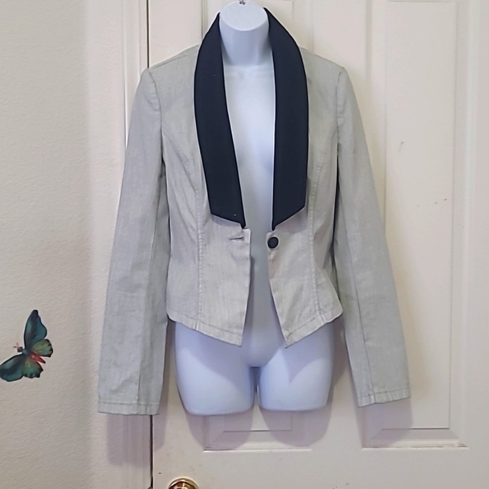 ROCK & REPUBLIC - Tuxedo Style denim jacket- size 8
